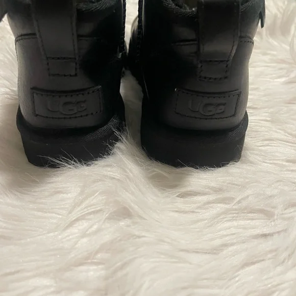 Black Leather Ugg ankle boots size 8 - Picture 4 of 4